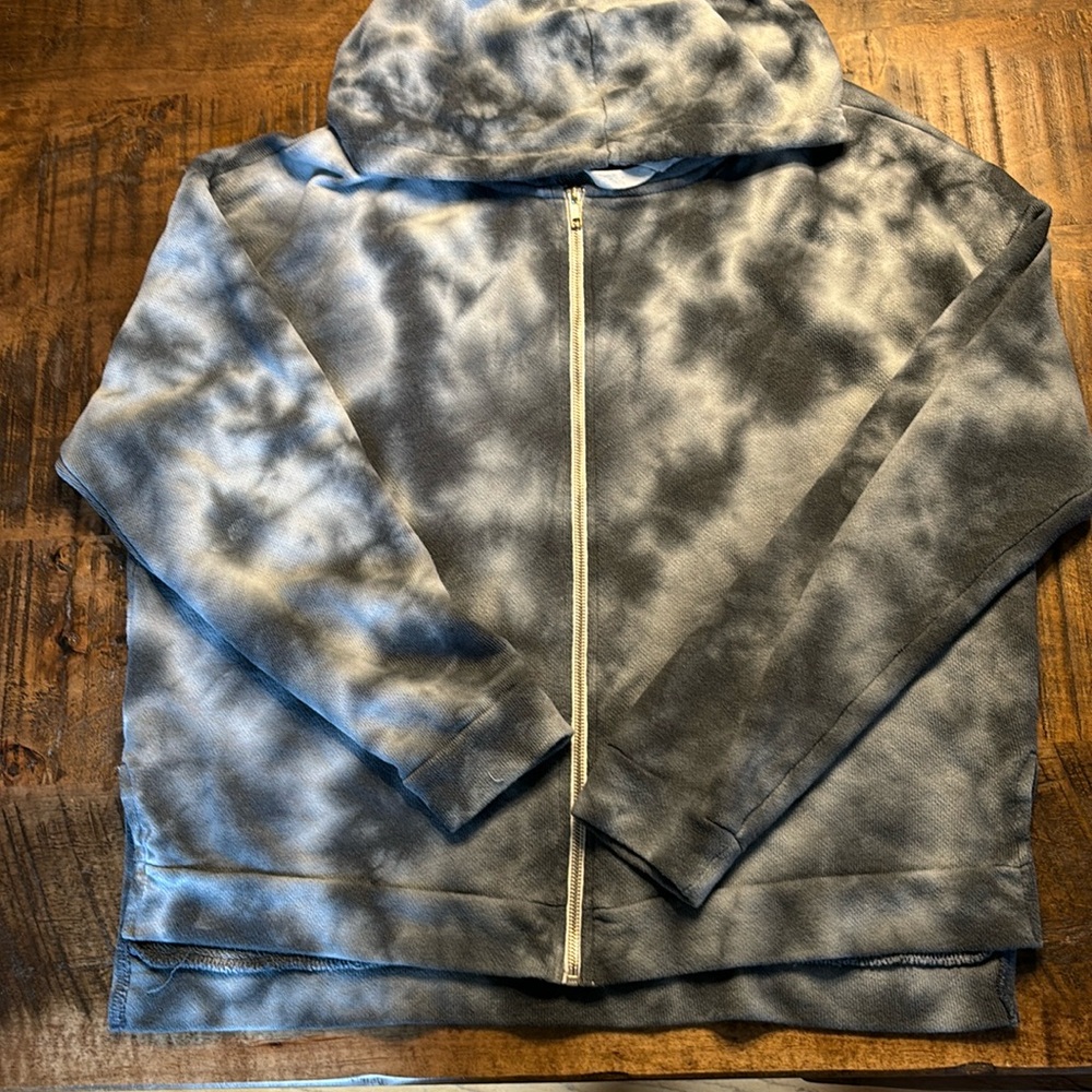 Women’s lightweight sweatshirt